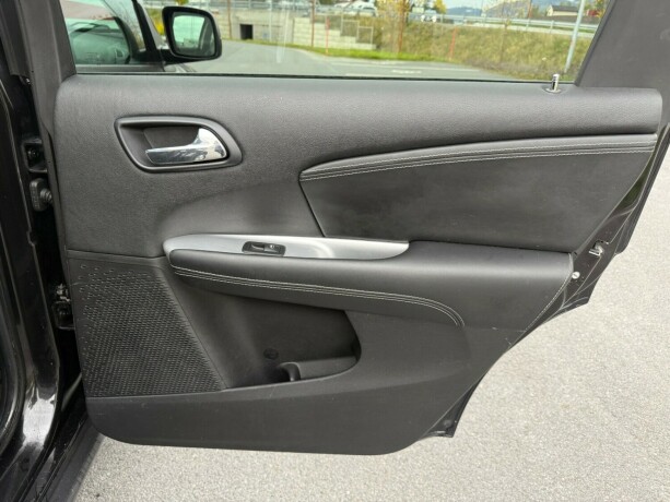 fiat-freemont-diesel-2011-big-11