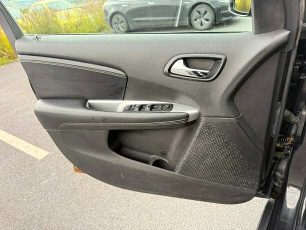 fiat-freemont-diesel-2011-big-18