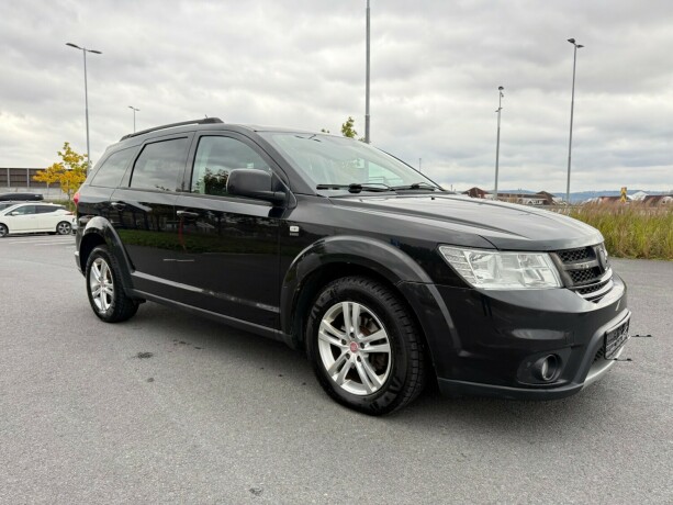 fiat-freemont-diesel-2011-big-0