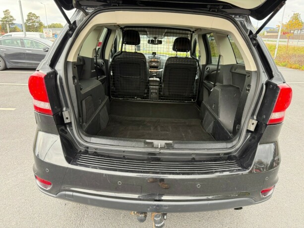 fiat-freemont-diesel-2011-big-14