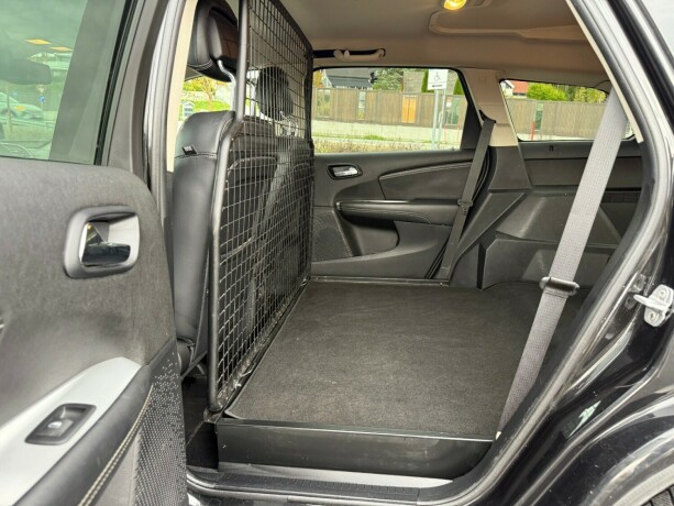 fiat-freemont-diesel-2011-big-16