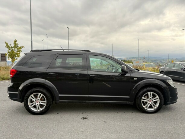 fiat-freemont-diesel-2011-big-1