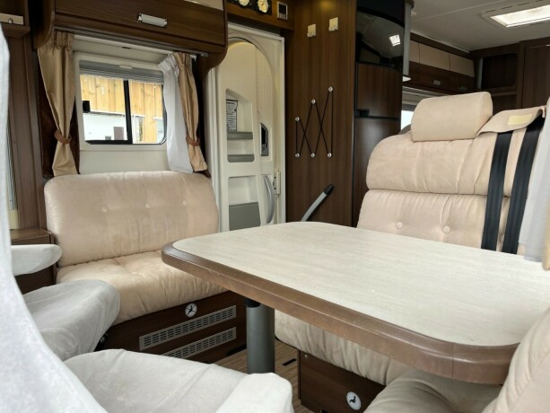 dethleffs-i-7010-2-2-enkle-lave-senger-bak-senkeseng-alde-ac-i-bil-bodel-vinterpakke-god-nyttelast-diesel-2013-big-34
