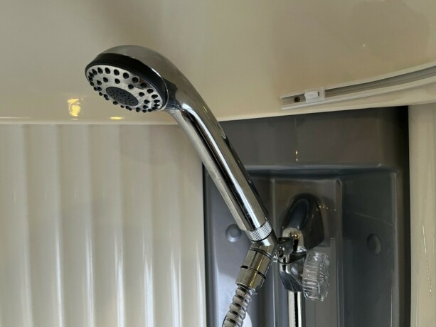 dethleffs-i-7010-2-2-enkle-lave-senger-bak-senkeseng-alde-ac-i-bil-bodel-vinterpakke-god-nyttelast-diesel-2013-big-85