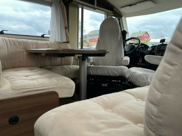 dethleffs-i-7010-2-2-enkle-lave-senger-bak-senkeseng-alde-ac-i-bil-bodel-vinterpakke-god-nyttelast-diesel-2013-big-30