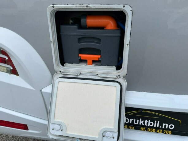 dethleffs-i-7010-2-2-enkle-lave-senger-bak-senkeseng-alde-ac-i-bil-bodel-vinterpakke-god-nyttelast-diesel-2013-big-18