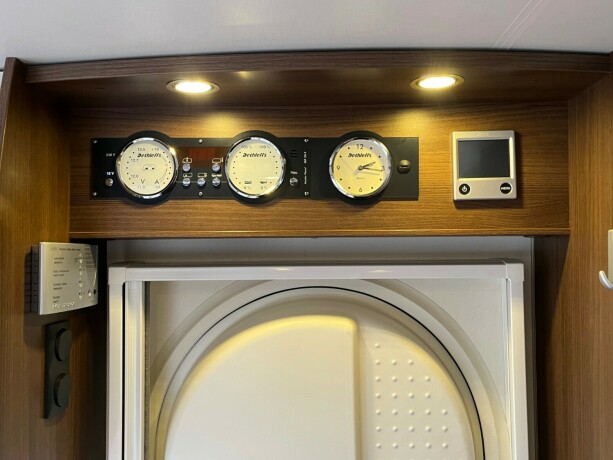 dethleffs-i-7010-2-2-enkle-lave-senger-bak-senkeseng-alde-ac-i-bil-bodel-vinterpakke-god-nyttelast-diesel-2013-big-39