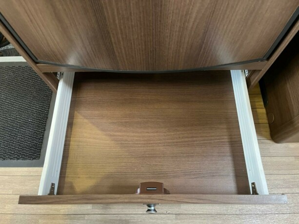 dethleffs-i-7010-2-2-enkle-lave-senger-bak-senkeseng-alde-ac-i-bil-bodel-vinterpakke-god-nyttelast-diesel-2013-big-46
