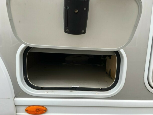 dethleffs-i-7010-2-2-enkle-lave-senger-bak-senkeseng-alde-ac-i-bil-bodel-vinterpakke-god-nyttelast-diesel-2013-big-9