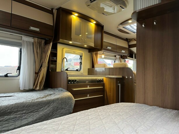 dethleffs-i-7010-2-2-enkle-lave-senger-bak-senkeseng-alde-ac-i-bil-bodel-vinterpakke-god-nyttelast-diesel-2013-big-64