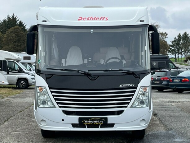 dethleffs-i-7010-2-2-enkle-lave-senger-bak-senkeseng-alde-ac-i-bil-bodel-vinterpakke-god-nyttelast-diesel-2013-big-1
