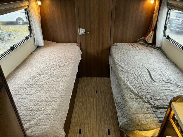 dethleffs-i-7010-2-2-enkle-lave-senger-bak-senkeseng-alde-ac-i-bil-bodel-vinterpakke-god-nyttelast-diesel-2013-big-61