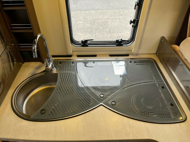 dethleffs-i-7010-2-2-enkle-lave-senger-bak-senkeseng-alde-ac-i-bil-bodel-vinterpakke-god-nyttelast-diesel-2013-big-51
