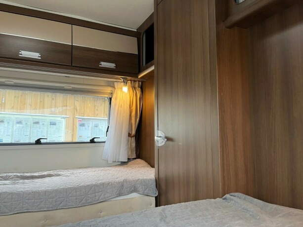 dethleffs-i-7010-2-2-enkle-lave-senger-bak-senkeseng-alde-ac-i-bil-bodel-vinterpakke-god-nyttelast-diesel-2013-big-65