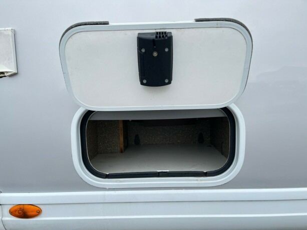 dethleffs-i-7010-2-2-enkle-lave-senger-bak-senkeseng-alde-ac-i-bil-bodel-vinterpakke-god-nyttelast-diesel-2013-big-17