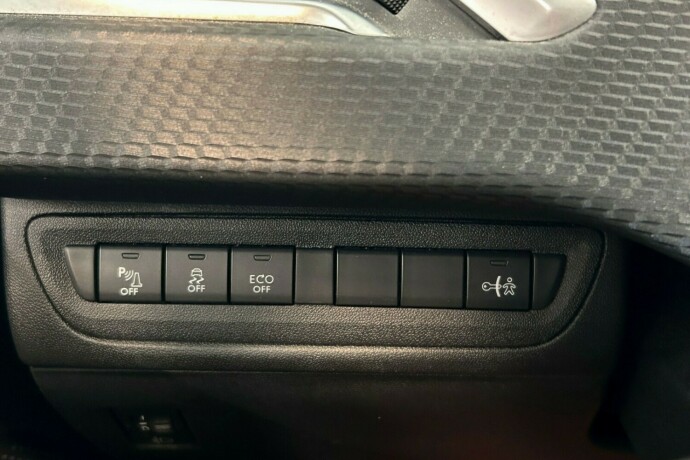 peugeot-2008-bensin-2017-big-13