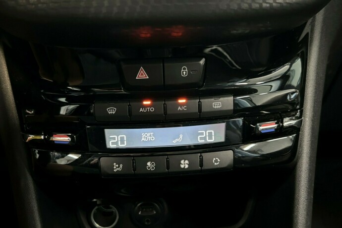peugeot-2008-bensin-2017-big-11