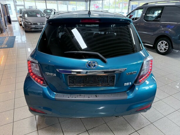 toyota-yaris-bensin-2013-big-5