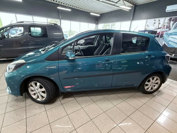 toyota-yaris-bensin-2013-big-3