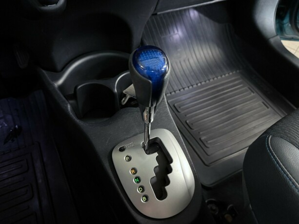 toyota-yaris-bensin-2013-big-18