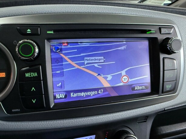 toyota-yaris-bensin-2013-big-23