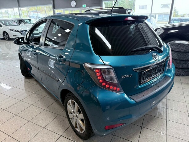 toyota-yaris-bensin-2013-big-4