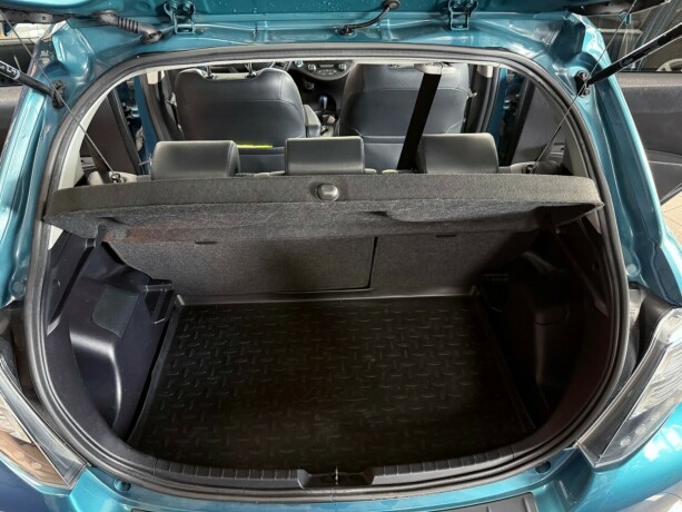 toyota-yaris-bensin-2013-big-33