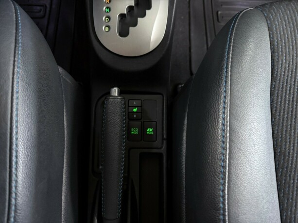 toyota-yaris-bensin-2013-big-17