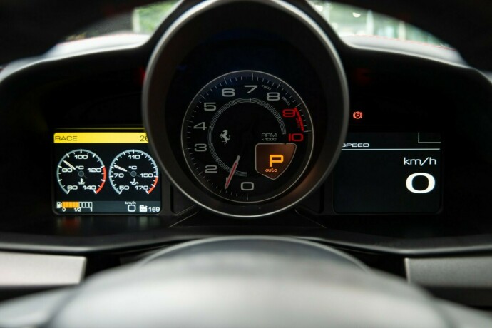 ferrari-458-bensin-2010-big-18