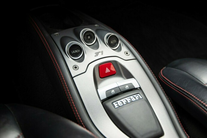 ferrari-458-bensin-2010-big-19