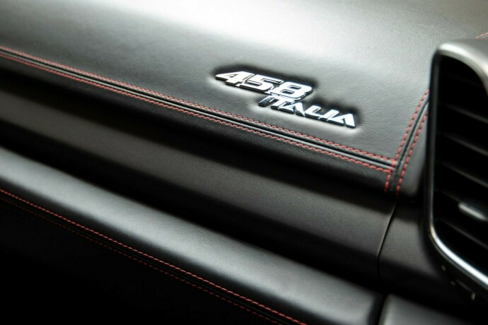 ferrari-458-bensin-2010-big-25