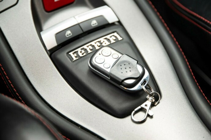 ferrari-458-bensin-2010-big-20
