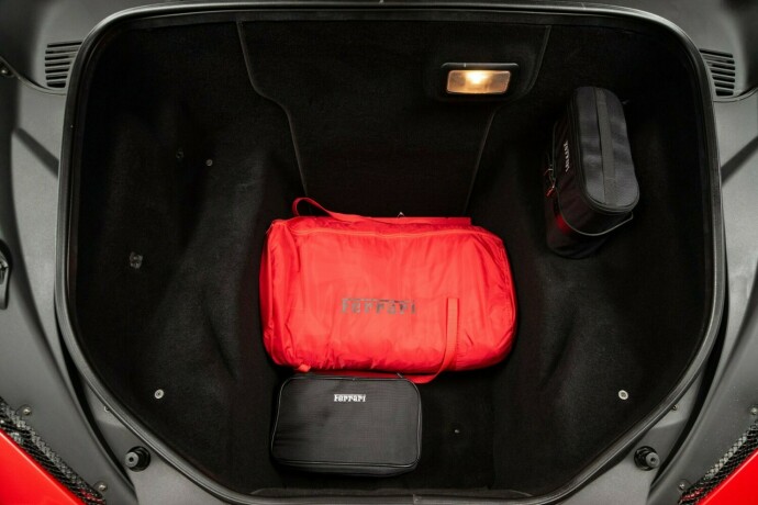ferrari-458-bensin-2010-big-37