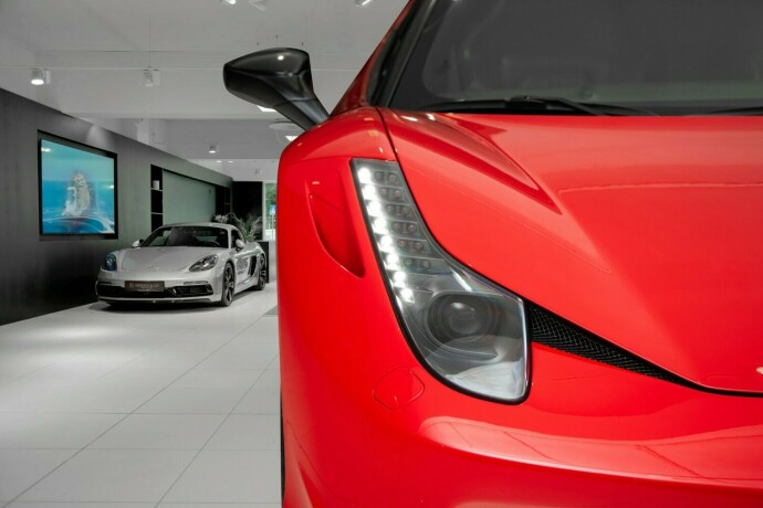 ferrari-458-bensin-2010-big-3