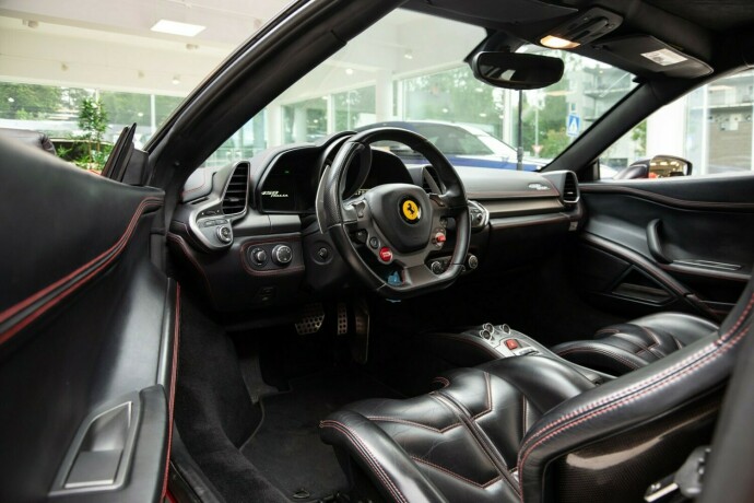 ferrari-458-bensin-2010-big-12