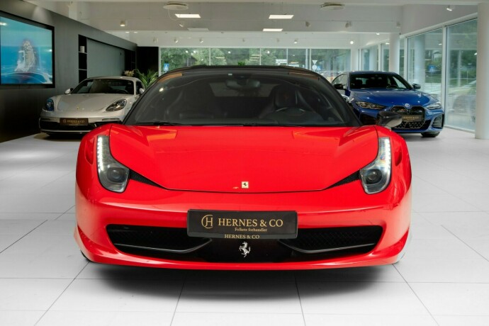 ferrari-458-bensin-2010-big-2