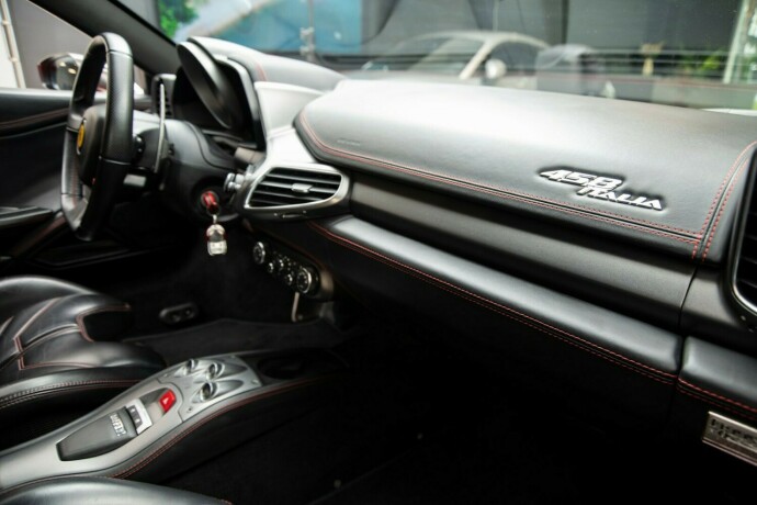 ferrari-458-bensin-2010-big-24