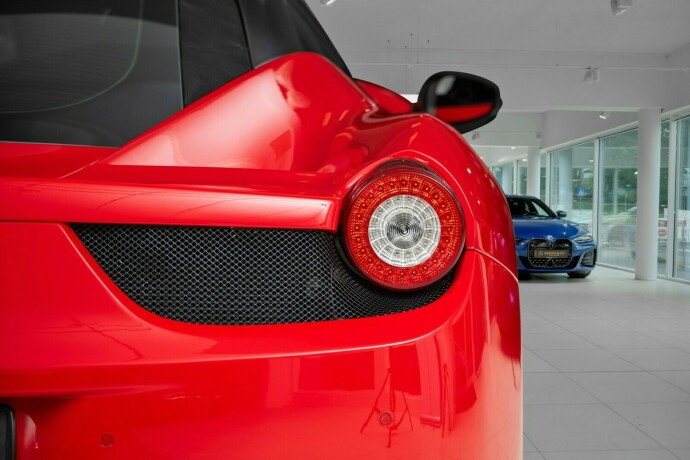 ferrari-458-bensin-2010-big-10