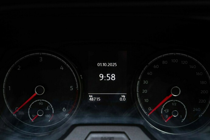volkswagen-transporter-diesel-2022-big-14