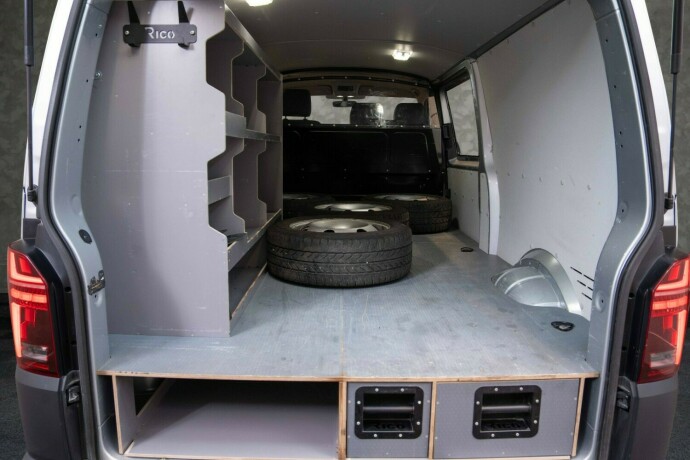 volkswagen-transporter-diesel-2022-big-30