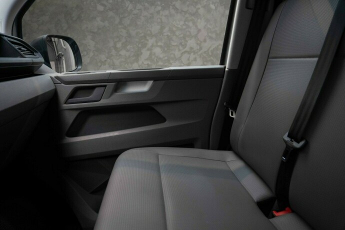 volkswagen-transporter-diesel-2022-big-19