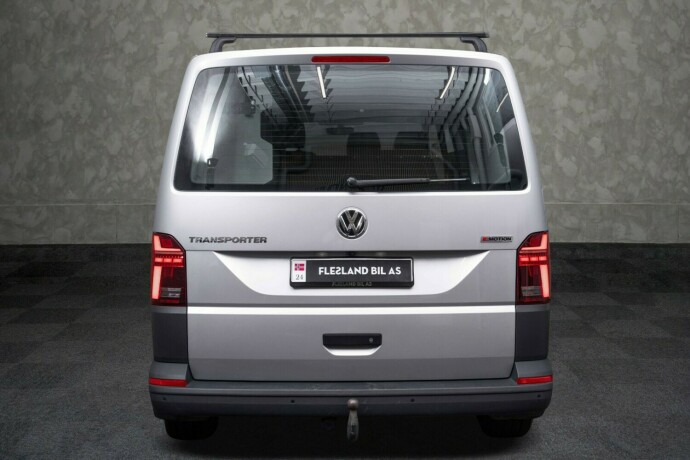 volkswagen-transporter-diesel-2022-big-11
