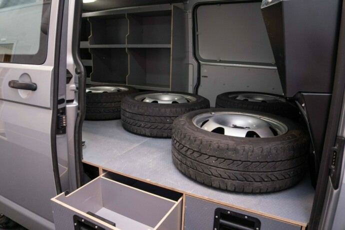 volkswagen-transporter-diesel-2022-big-32
