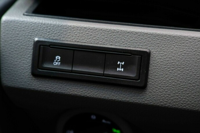 volkswagen-transporter-diesel-2022-big-24