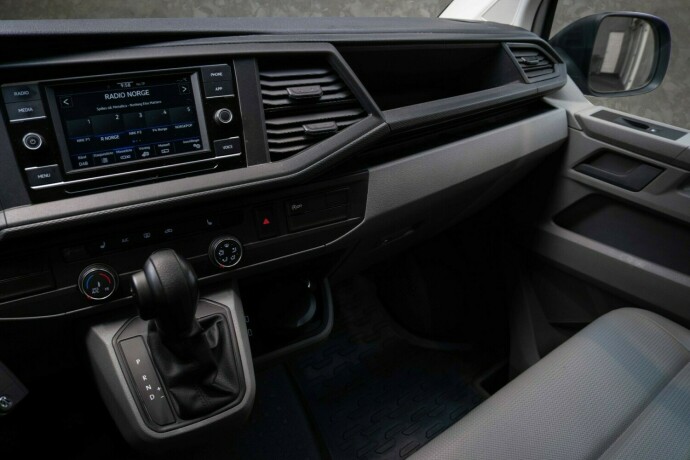 volkswagen-transporter-diesel-2022-big-18