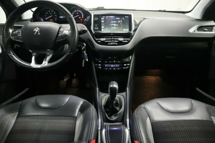 peugeot-2008-bensin-2013-big-15