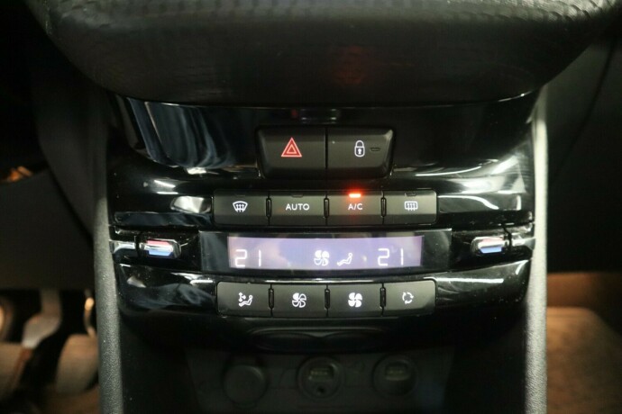 peugeot-2008-bensin-2013-big-23