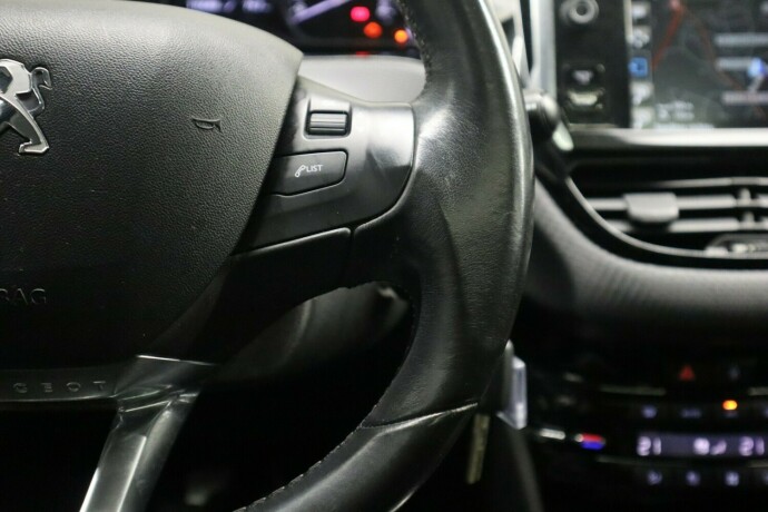 peugeot-2008-bensin-2013-big-19
