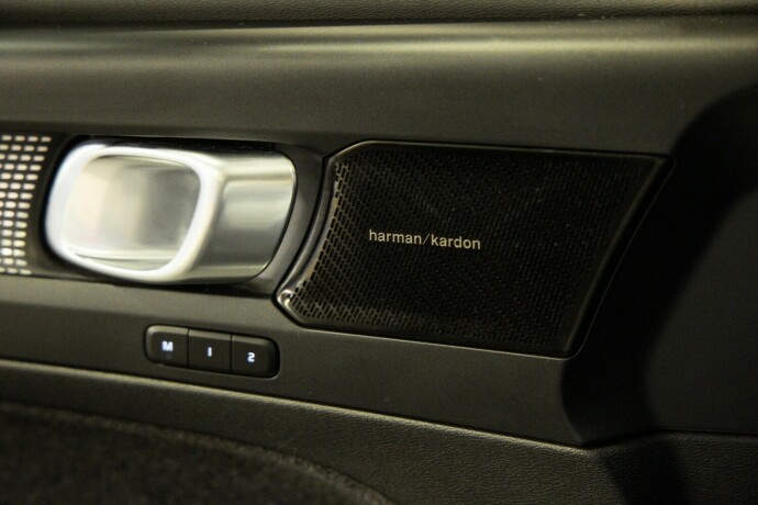 volvo-xc-40-elektrisitet-2022-big-17