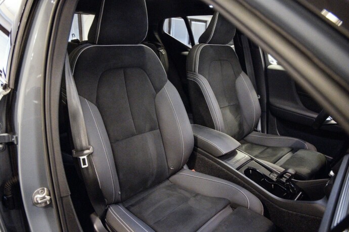 volvo-xc-40-elektrisitet-2022-big-10